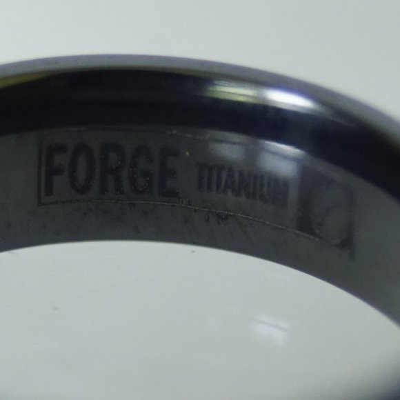 Forge Titanium Men's Ring Sz 10 textured center, beveled edge - Picture 3 of 5